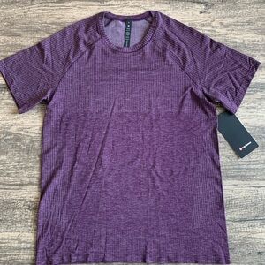 Lululemon Metal Vent Tech Short Sleeve Shirt in Purple / Medium
